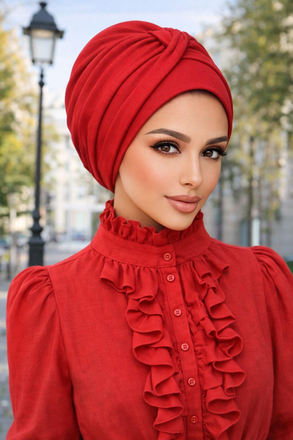 Kırmızı Burgu Detaylı Bone