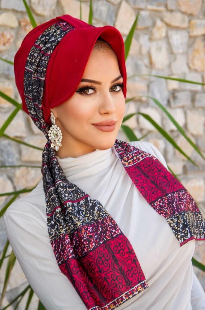 Kırmızı Etnik Desen Şapkalı Bone