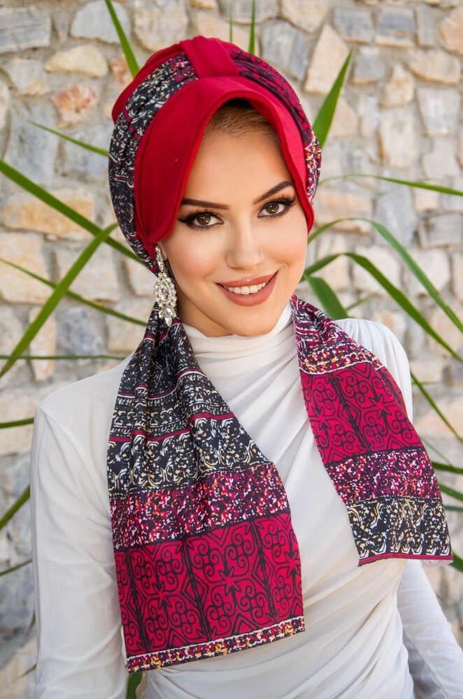 Kırmızı Etnik Desen Şapkalı Bone