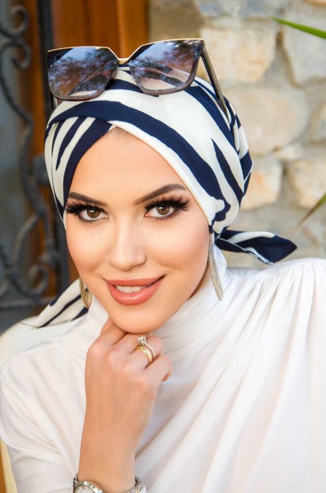 Lacivert Beyaz Zebra Desenli Çapraz Bone