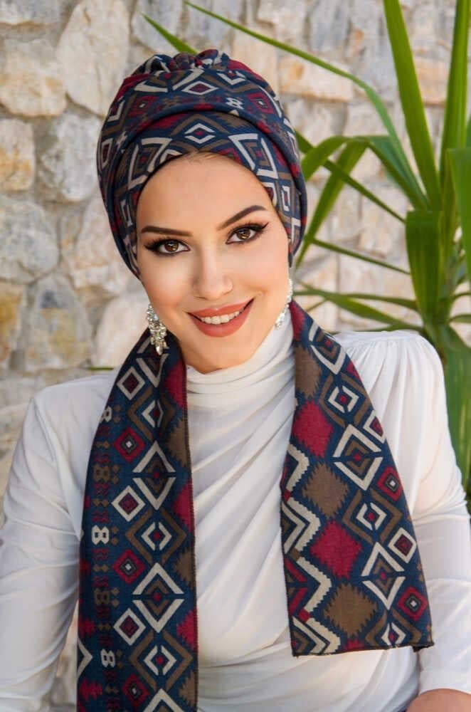 Lacivert Bordo Etnik Desenli Atkılı Bone