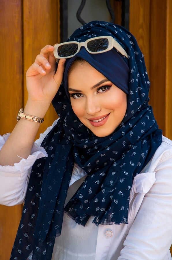 Lacivert Çiçekli Baskılı Şapkalı Şal