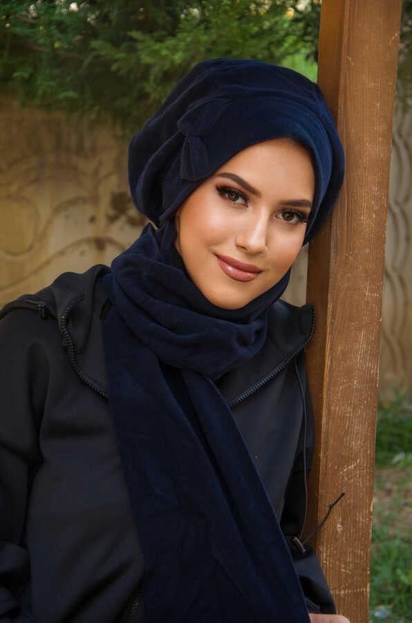 Lacivert Fiyonklu Tesettür Bere