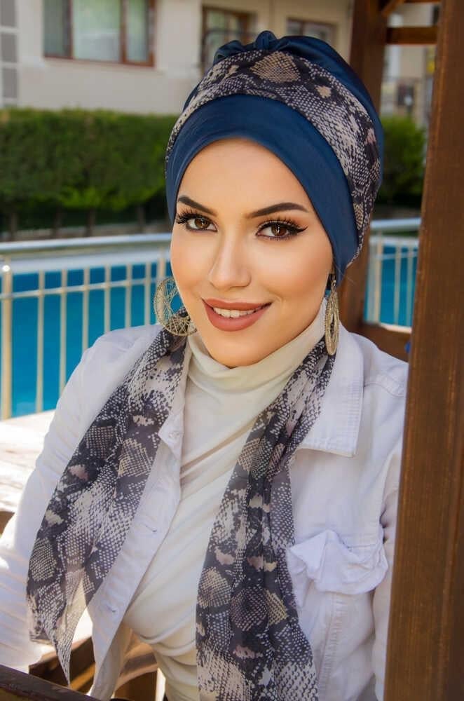 Lacivert Yılan Derisi Desen Fularlı Bone