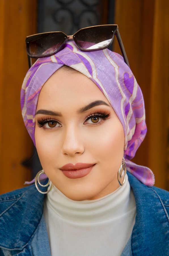 Lila Ekru Çapraz Bantlı Bone