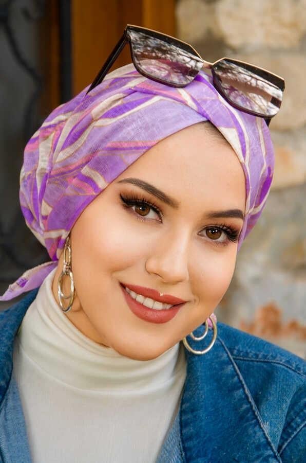 Lila Ekru Çapraz Bantlı Bone