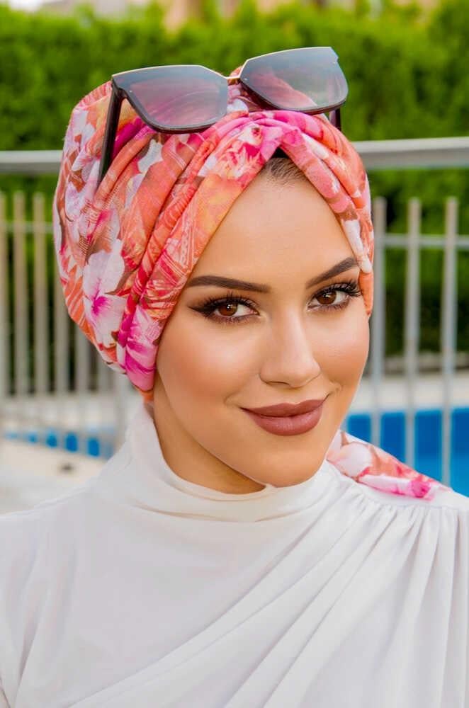 Mercan Bahar Çiçekli Tokalı Bone