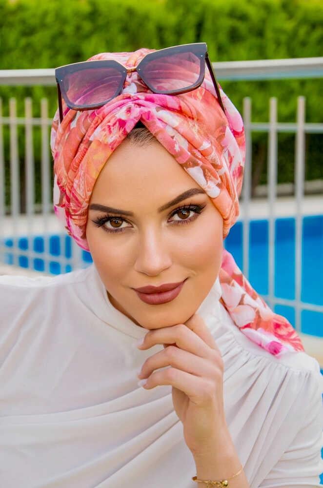 Mercan Bahar Çiçekli Tokalı Bone