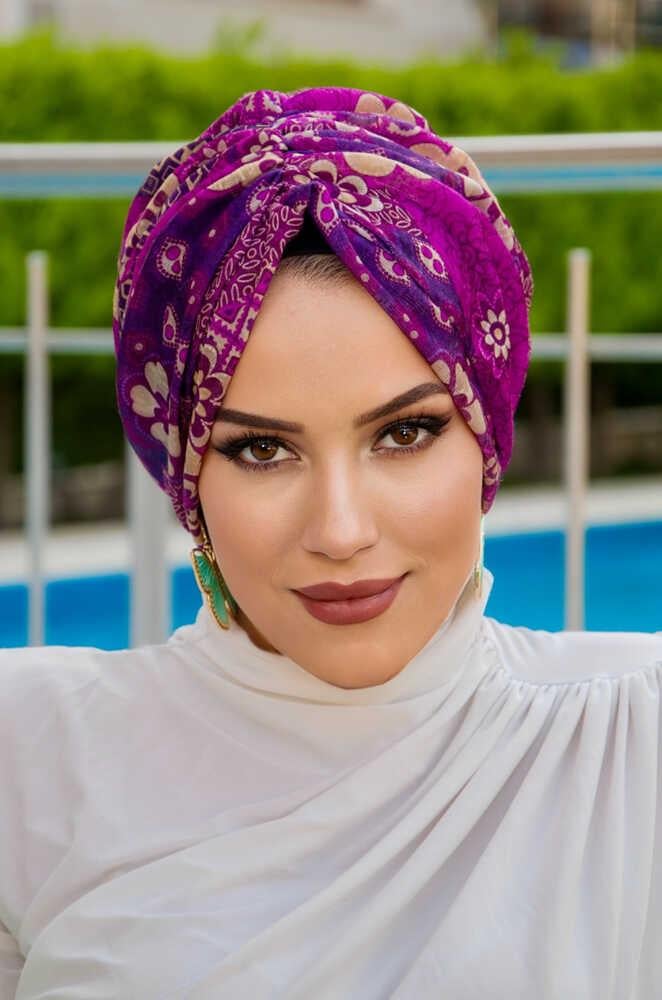 Mürdüm Bej Çiçek Desen Tokalı Bone