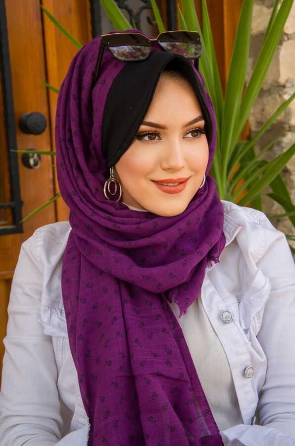 Mürdüm Çiçek Baskılı Şapkalı Şal