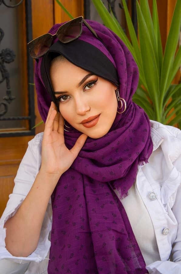 Mürdüm Çiçek Baskılı Şapkalı Şal