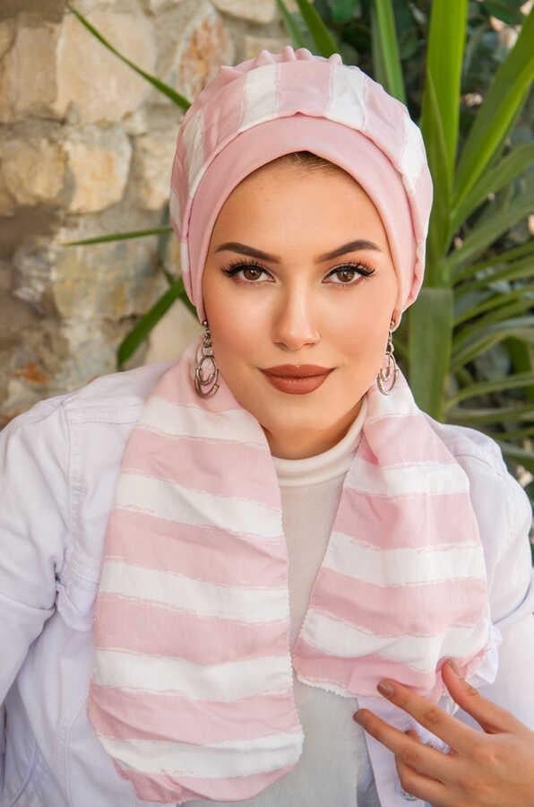 Pudra Beyaz Çizgi Desenli Fularlı Bone