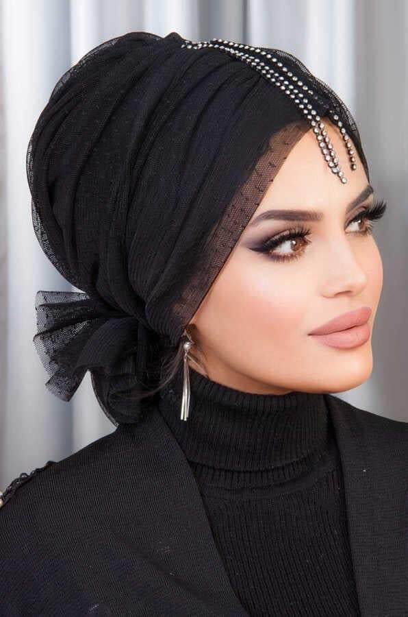 Siyah Aksesuarlı Tokalı Bone