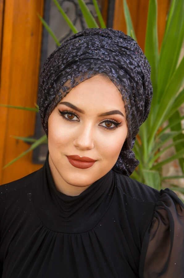 Siyah Batik Simli Abiye Tokalı Bone