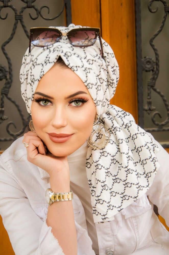 Siyah Beyaz Hat Desen Tokalı Bone