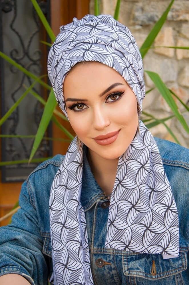 Siyah Beyaz Spiral Desenli Atkılı Bone