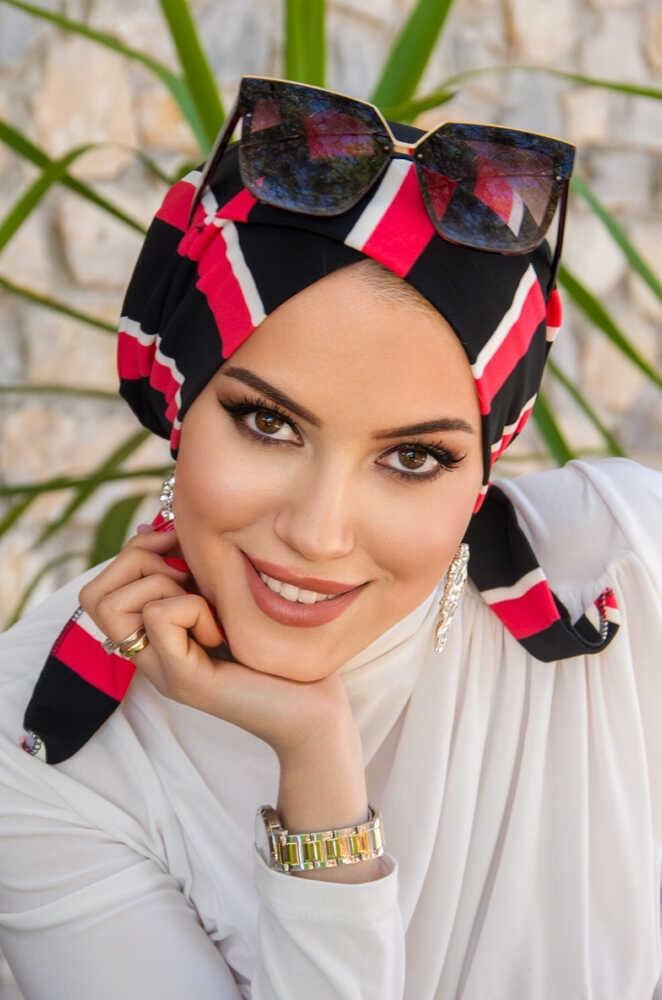 Siyah Çizgi Desen Çapraz Deniz - Havuz Bonesi