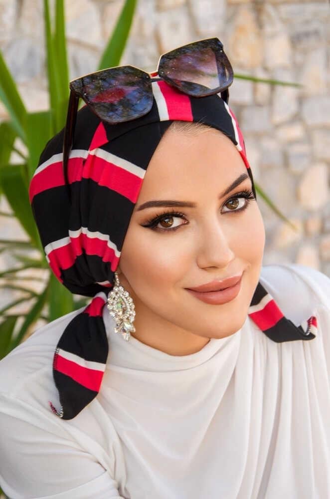 Siyah Çizgi Desen Çapraz Deniz - Havuz Bonesi