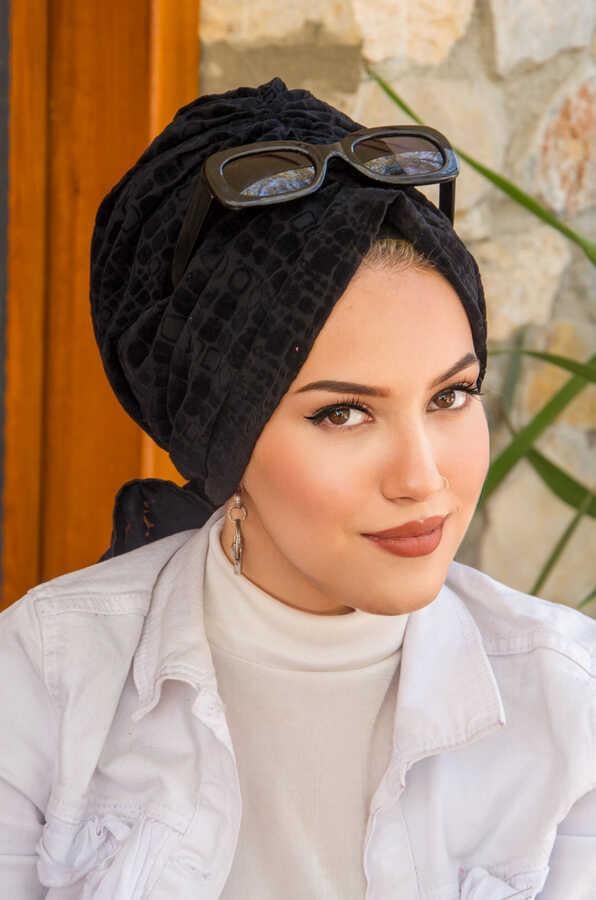 Siyah Desenli Abiye Tokalı Bone