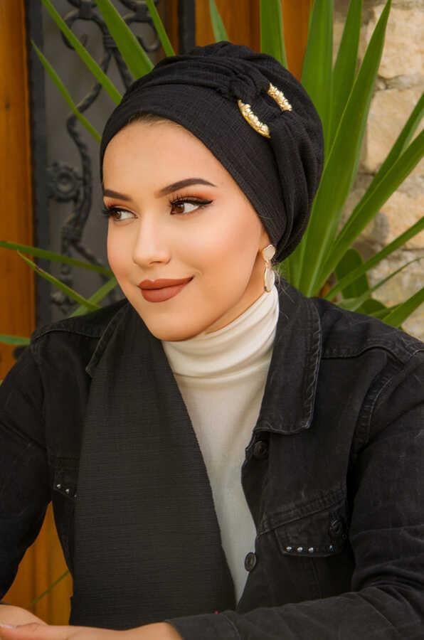 Siyah Gold Toka Detaylı Atkılı Bone