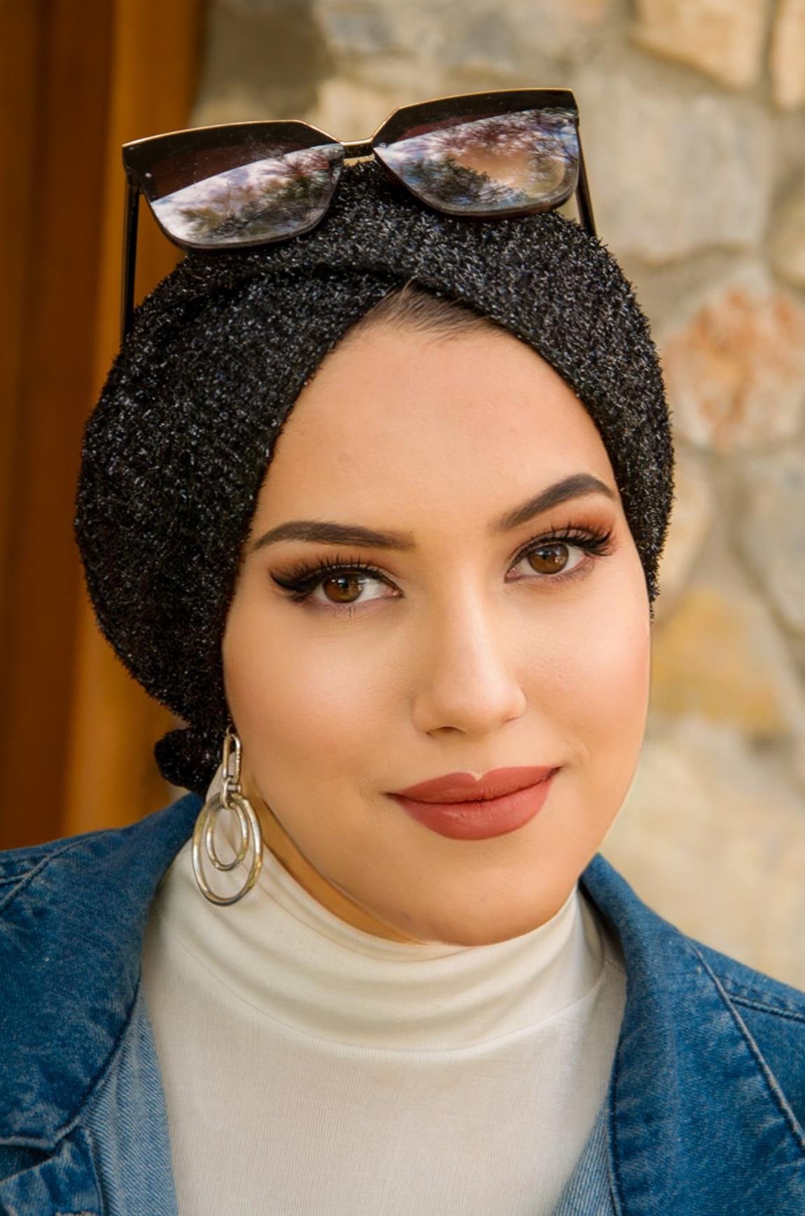 Siyah Kırçıllı Abiye Hazır Çapraz Bone