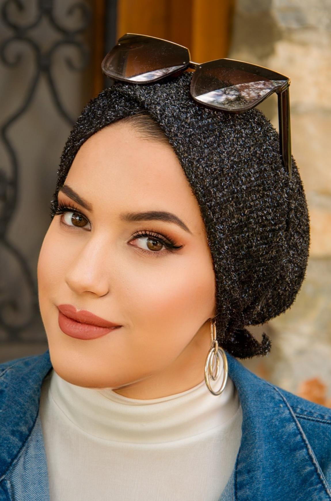 Siyah Kırçıllı Abiye Hazır Çapraz Bone