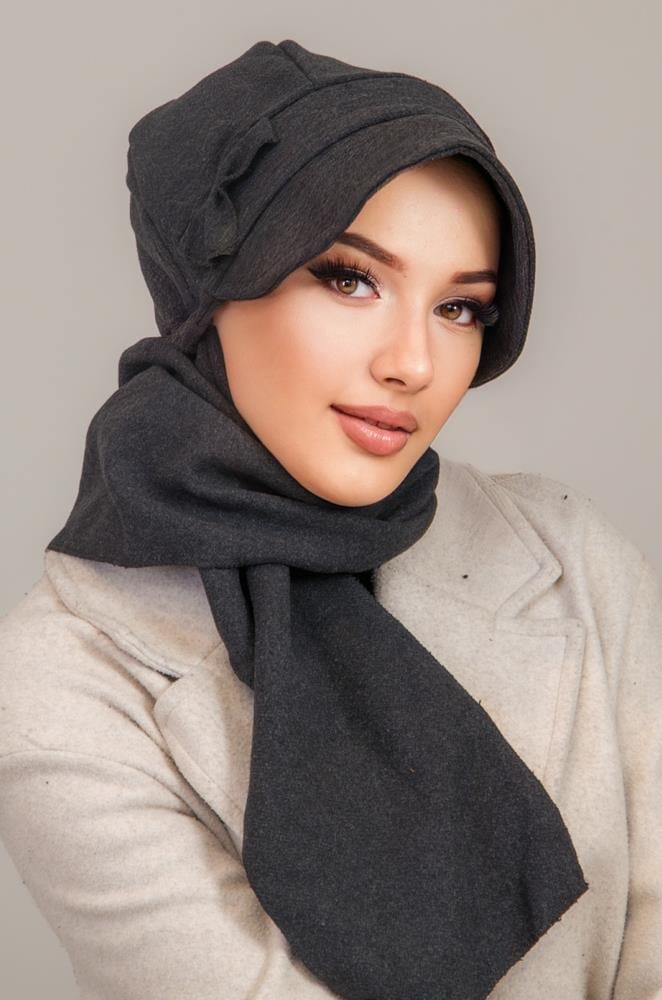 Siyah Payet Aksesuarlı Tesettür Şapka