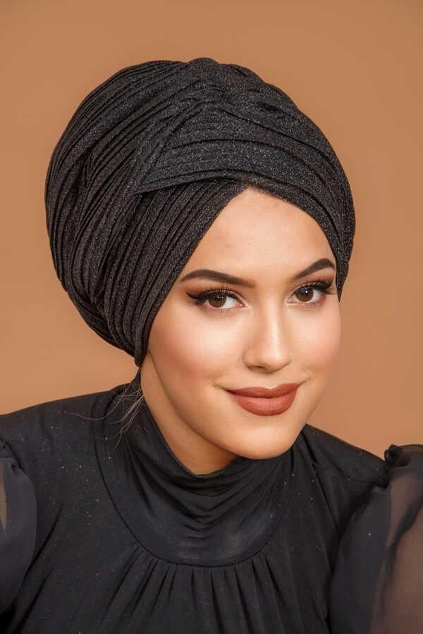 Siyah Pilise Çapraz Bantlı Dolgulu Bone