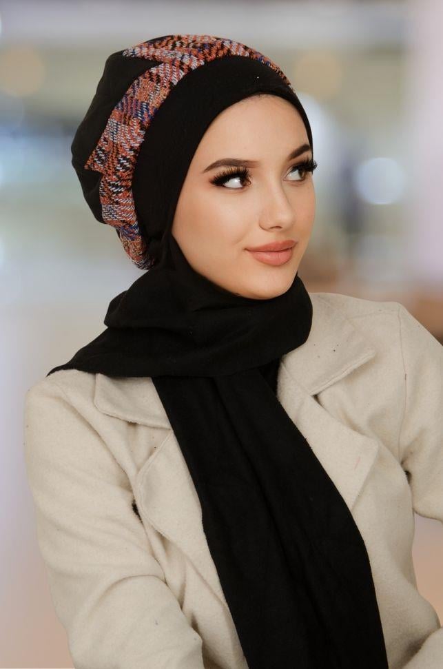 Siyah Piliseli Tesettür Bere