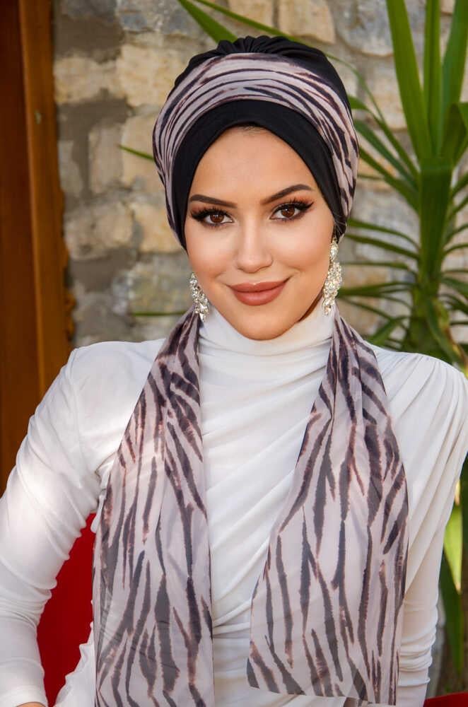 Siyah Zebra Desen Fularlı Bone