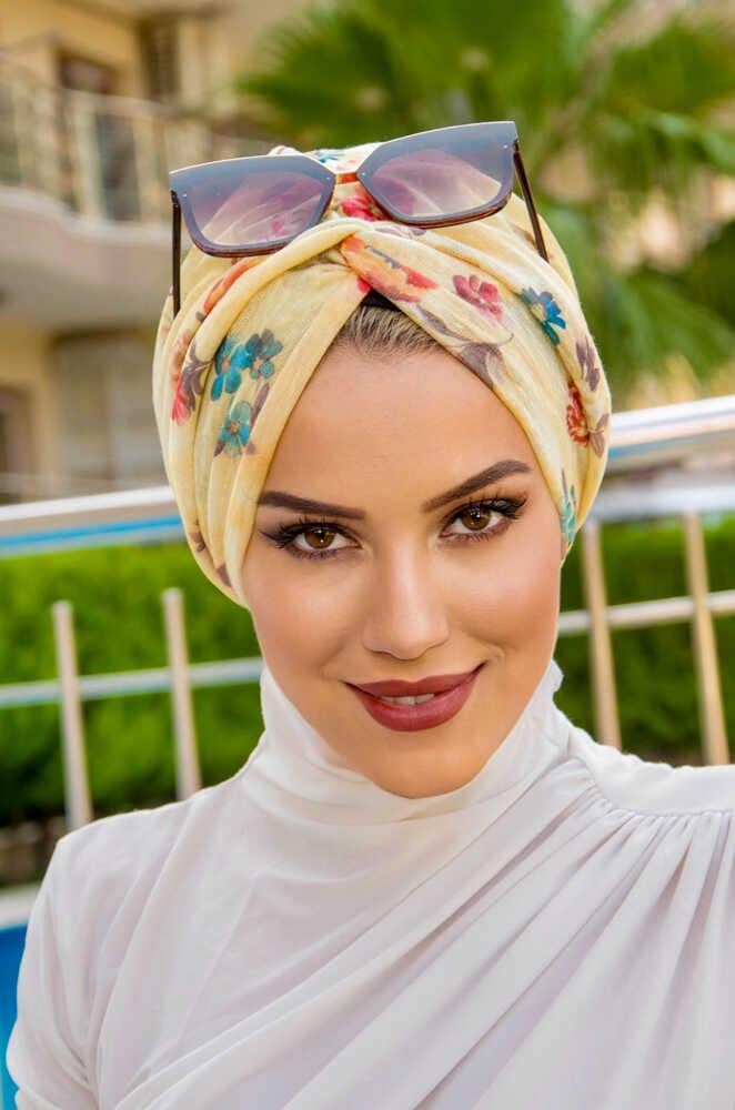 Uçuk Sarı Çiçek Desenli Burgu Bone