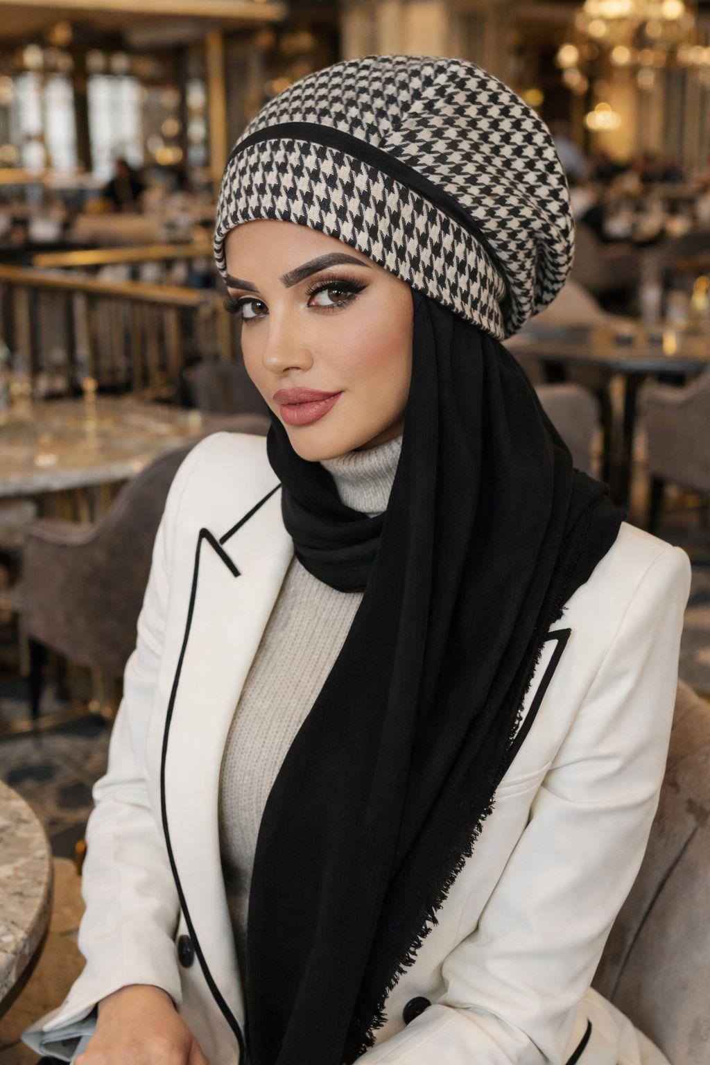 Vizon Siyah Fiyonklu Kapitone Tesettür Bere