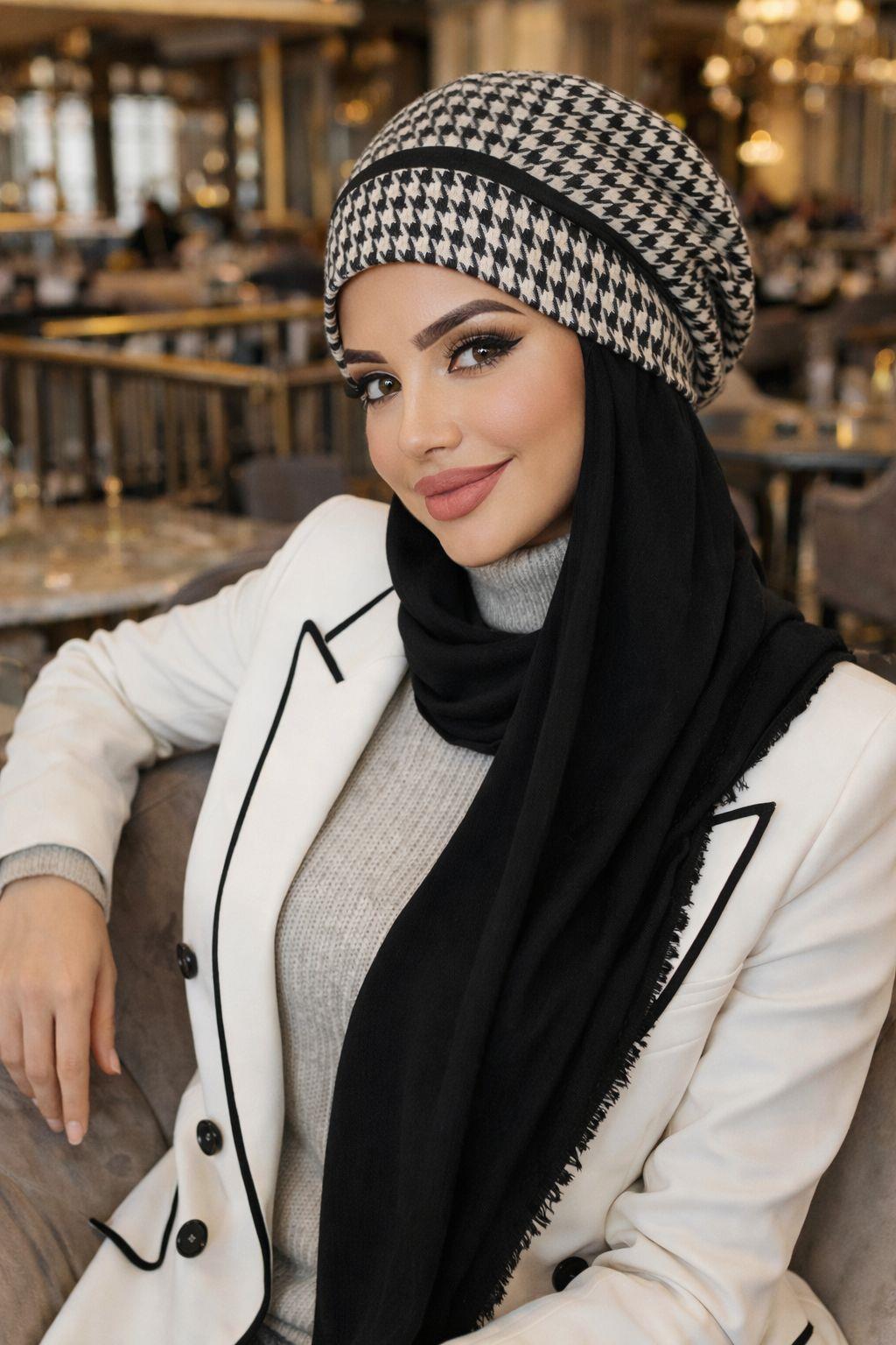 Vizon Siyah Fiyonklu Kapitone Tesettür Bere