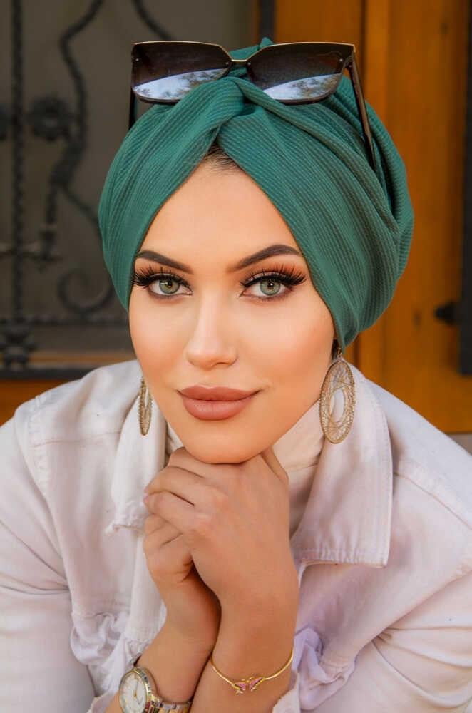 Zümrüt Yeşili Hazır Burgu Düğüm Bone