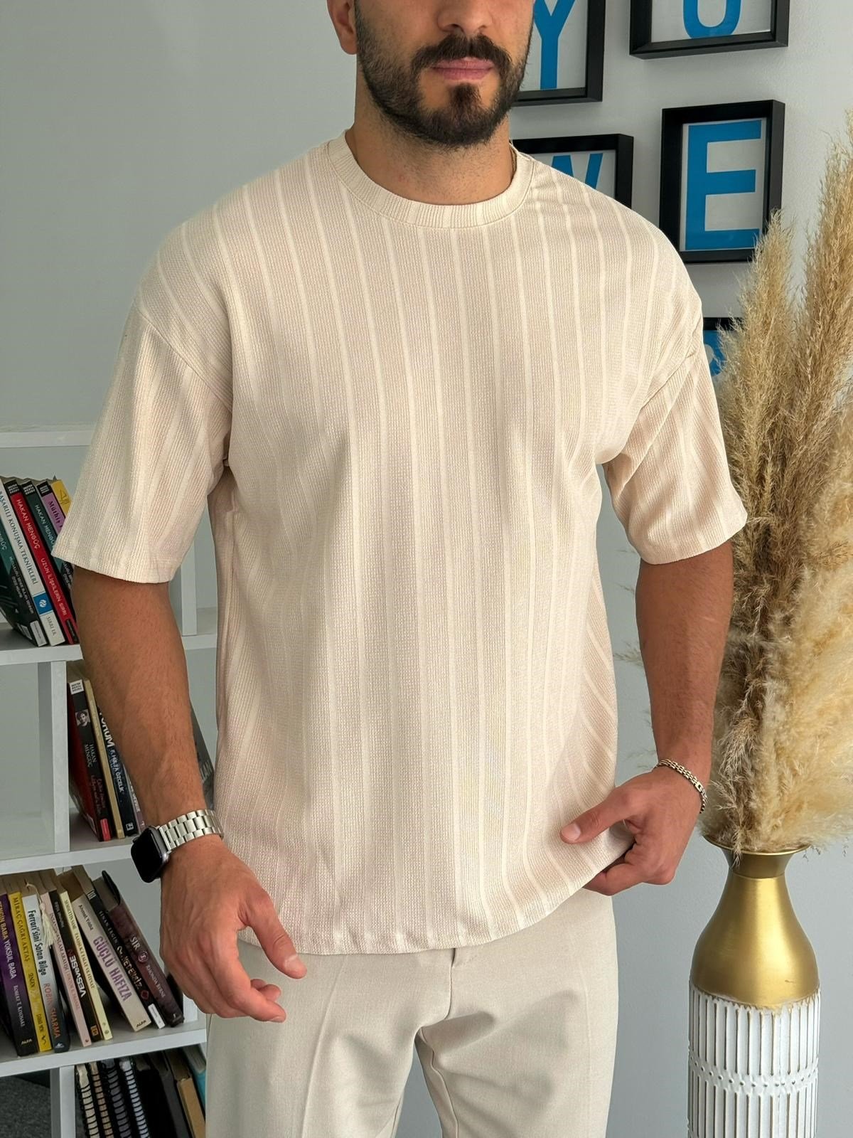Beyaz İnce Çizgili Yarım Oversize Basic T-Shirt