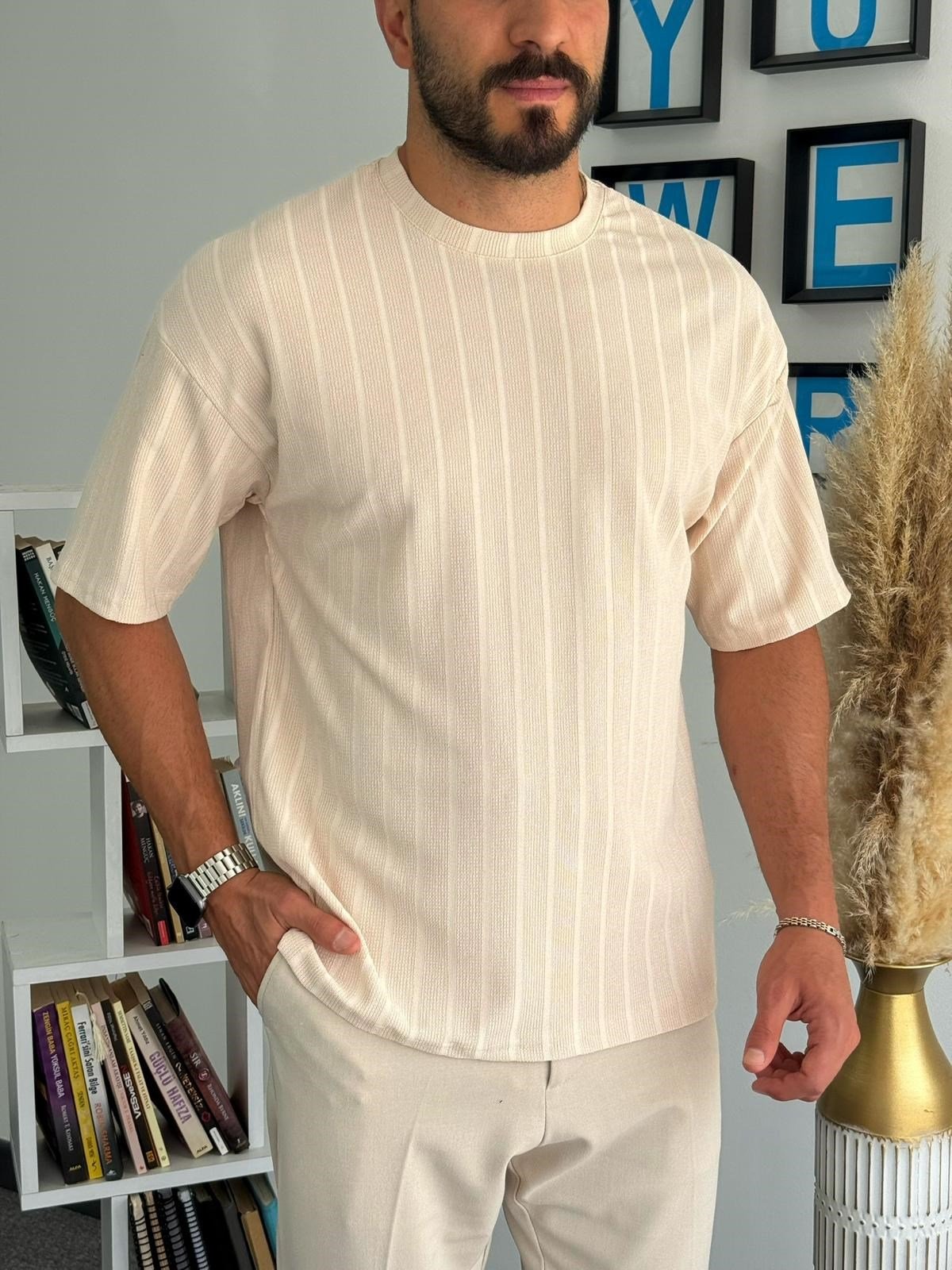 Beyaz İnce Çizgili Yarım Oversize Basic T-Shirt