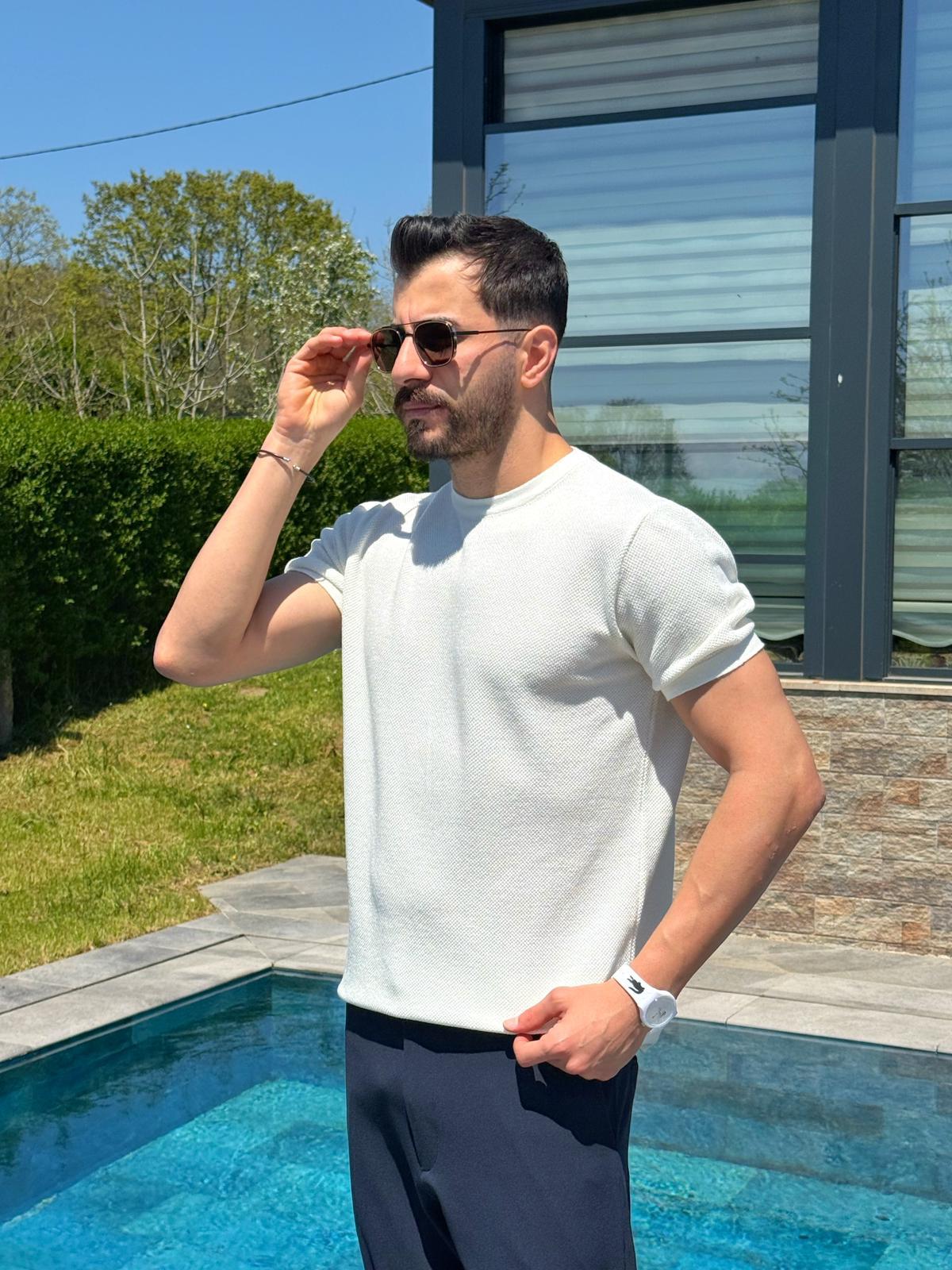 Beyaz İnce Dokulu Yazlık Tam Kalıp Pamuklu Triko T-Shirt