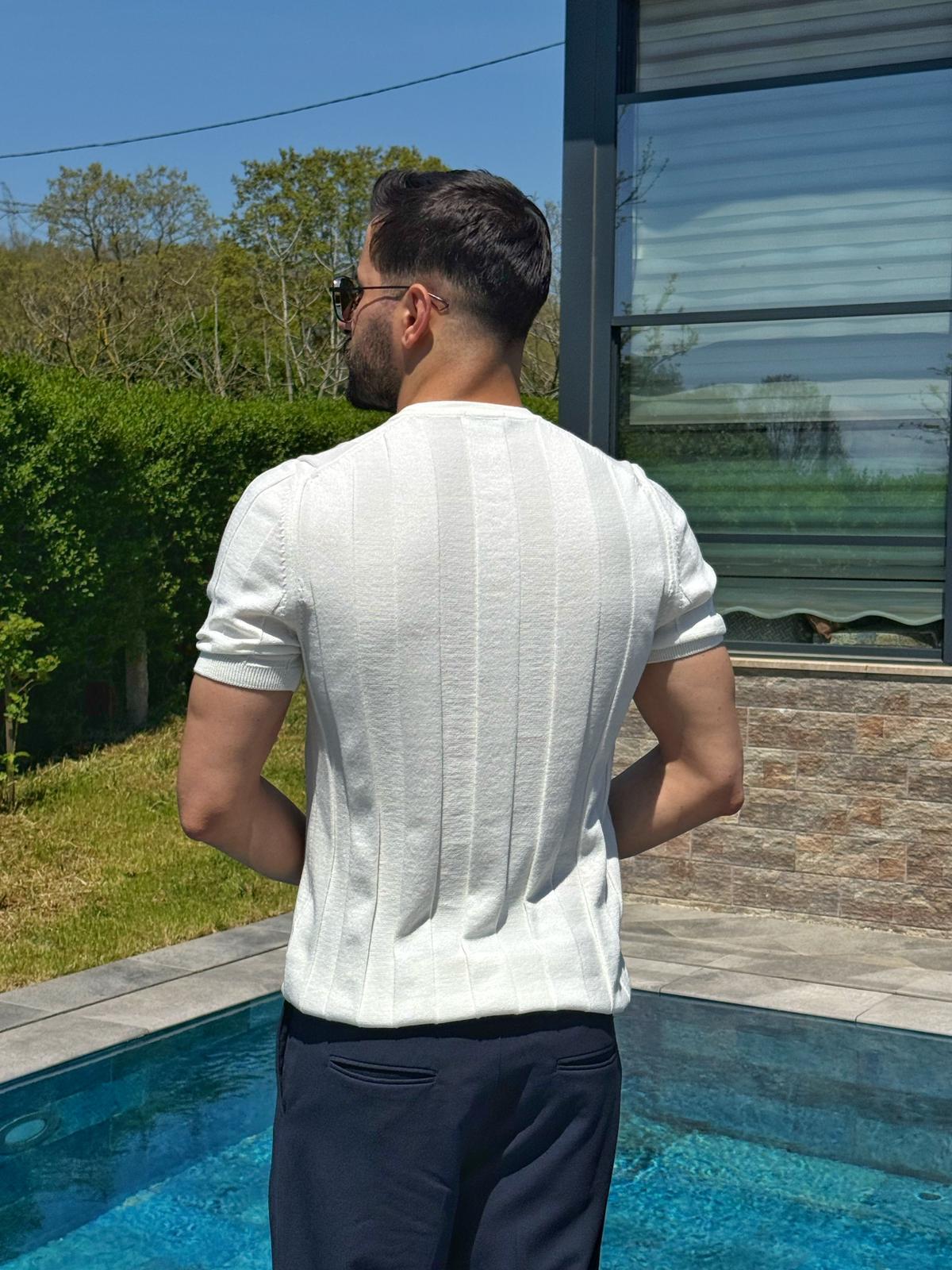 Beyaz Kalın Çizgili Hakim Yaka Pamuklu Triko T-Shirt