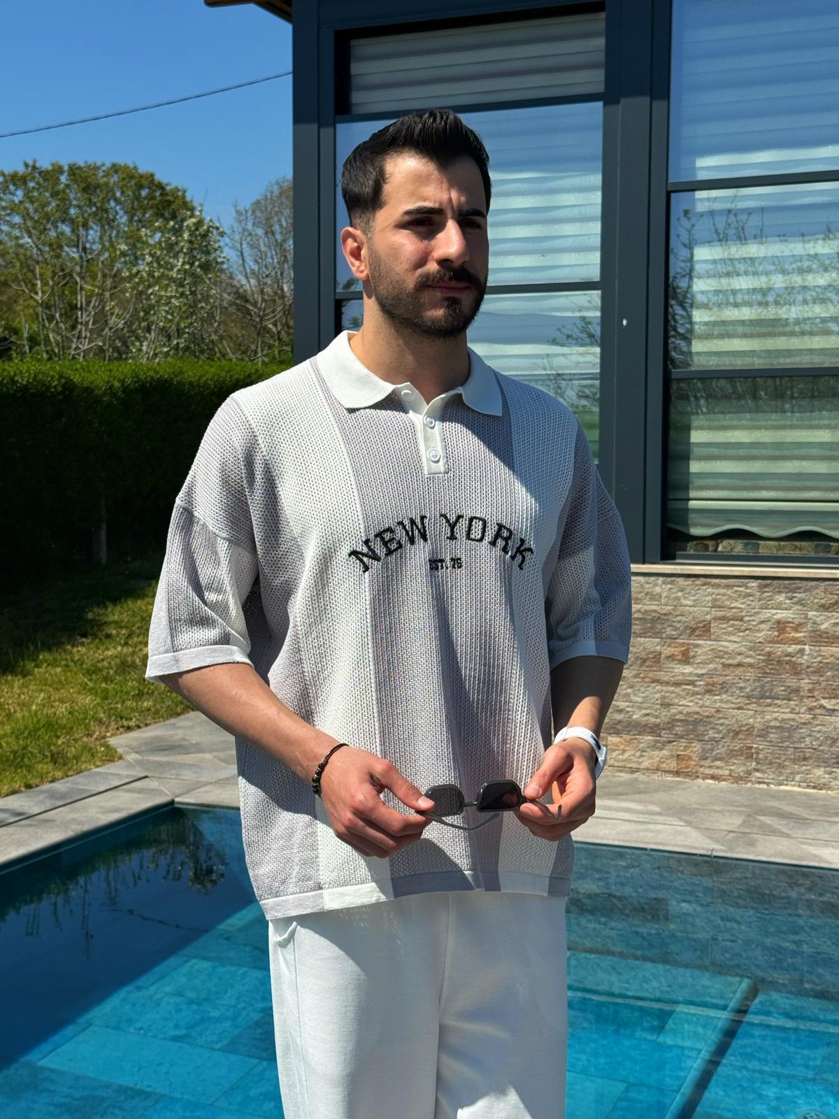 Gri Yazlık New York Nakışlı Polo Yaka Triko