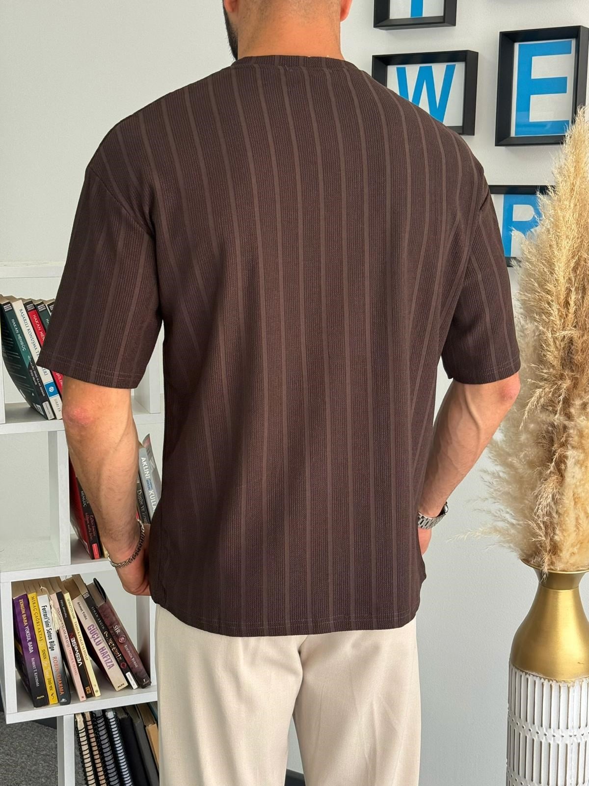 Kahverengi İnce Çizgili Yarım Oversize Basic T-Shirt