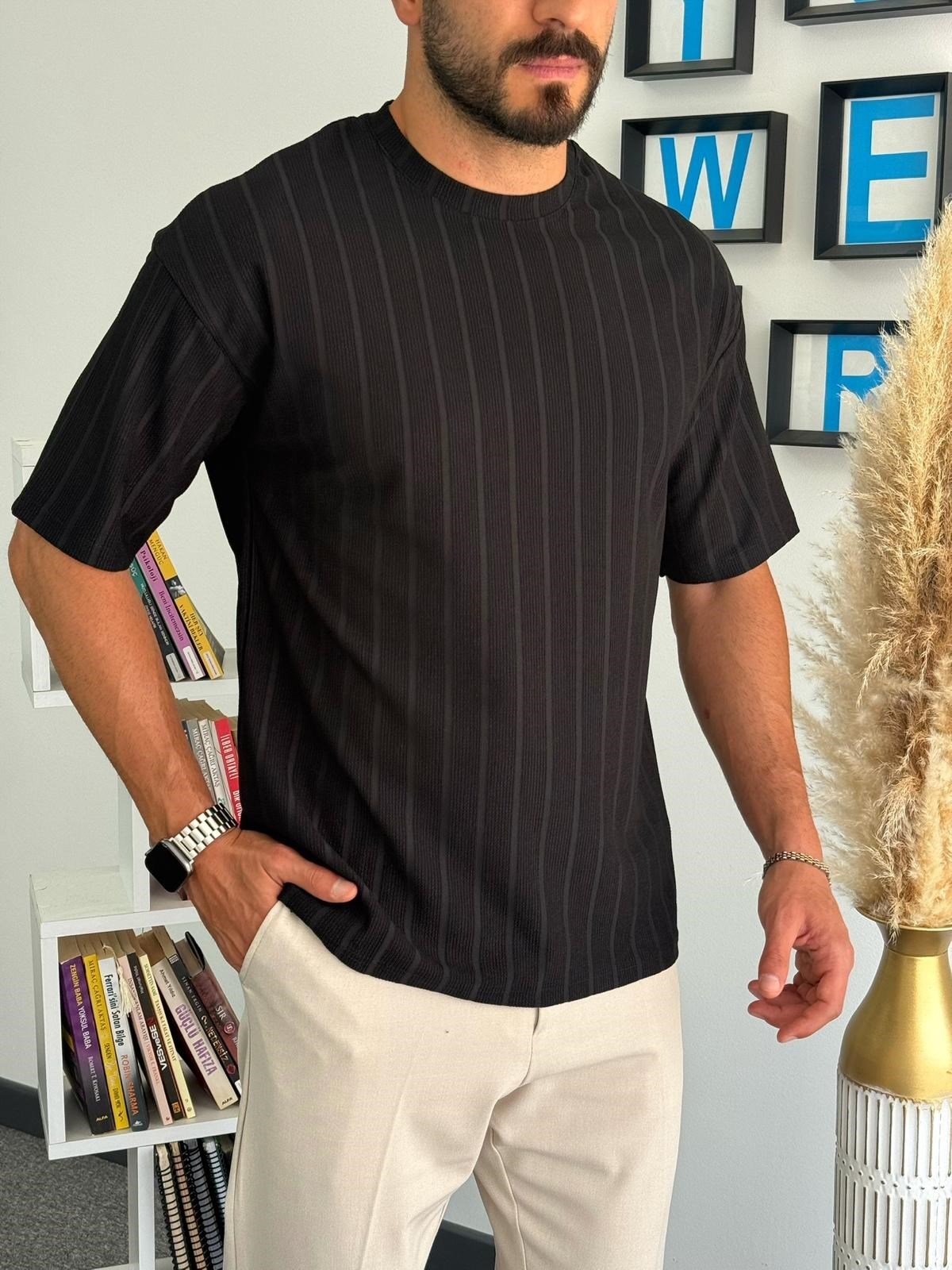 Siyah İnce Çizgili Yarım Oversize Basic T-Shirt