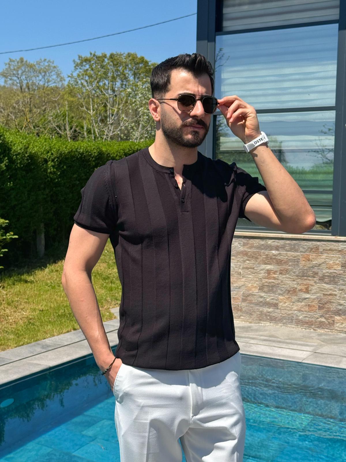 Siyah Kalın Çizgili Hakim Yaka Pamuklu Triko T-Shirt