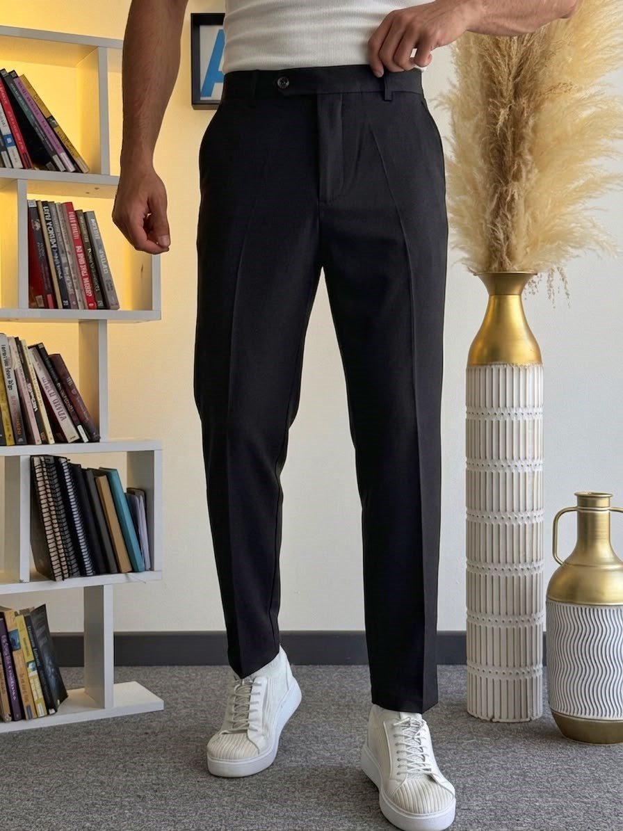 Siyah Regular Kesim Kumaş Pantolon