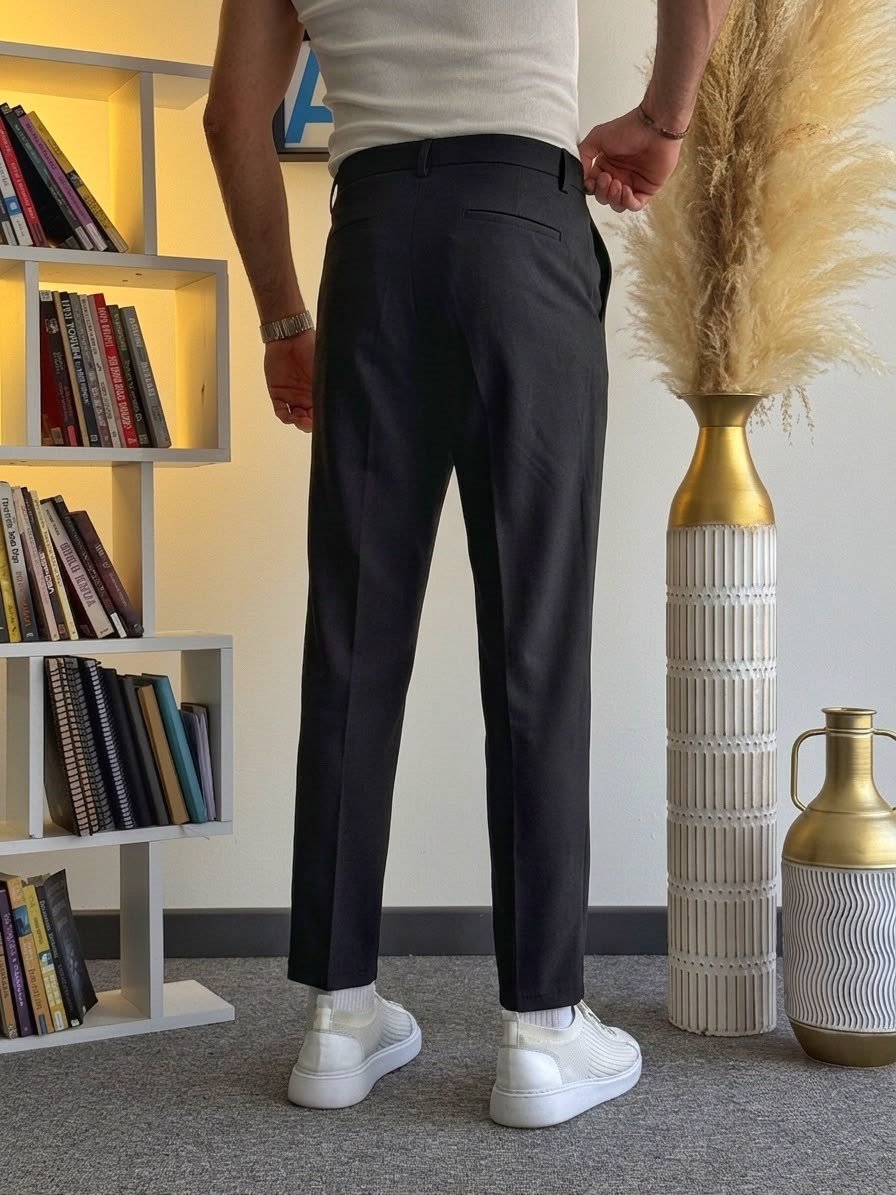 Siyah Regular Kesim Kumaş Pantolon