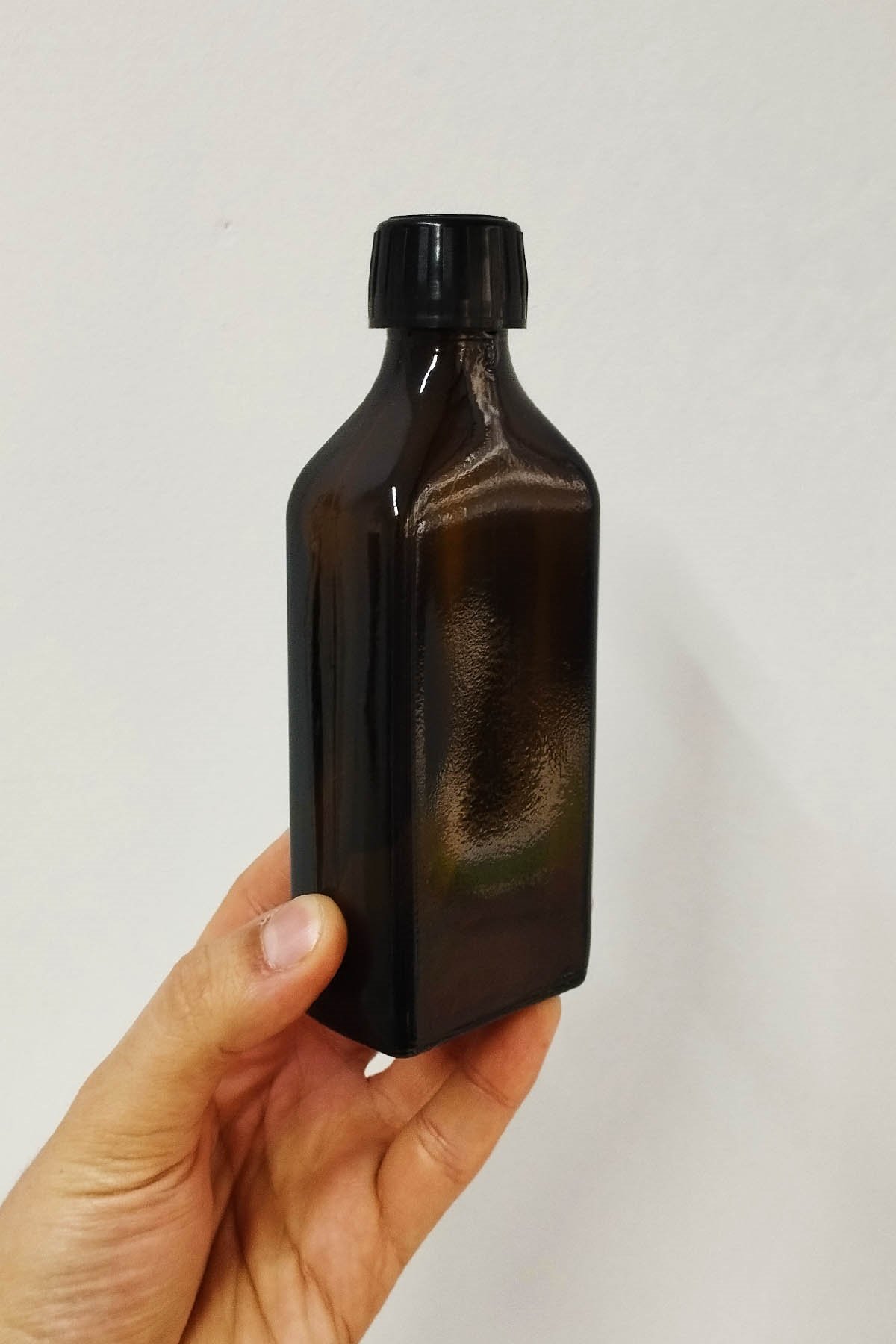 200cc Amber Yassı Ecza Cam Şişe Kapaklı