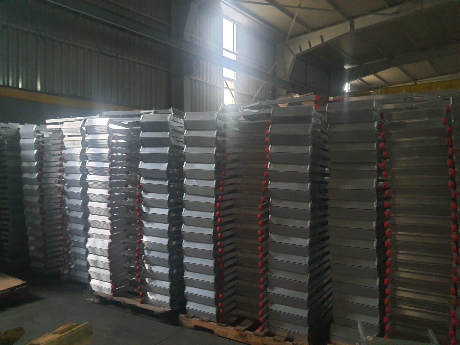 A Tipi 3 Basamaklı Çift Çıkışlı Alüminyum Merdiven 68 Cm