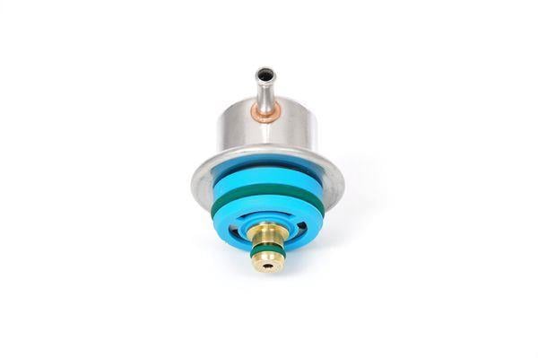 YAKIT BASINC REGULATORU BMW M40 M42 M43 M44 M50 M70 E30 E36 E46 E34 E32 E31