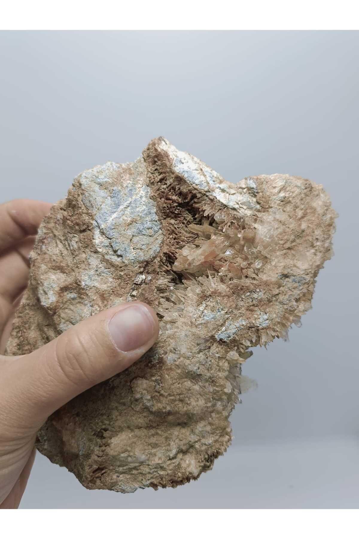 Doğa Harikası Olan Epidotlu Kuvars Doğaltaş Kütle