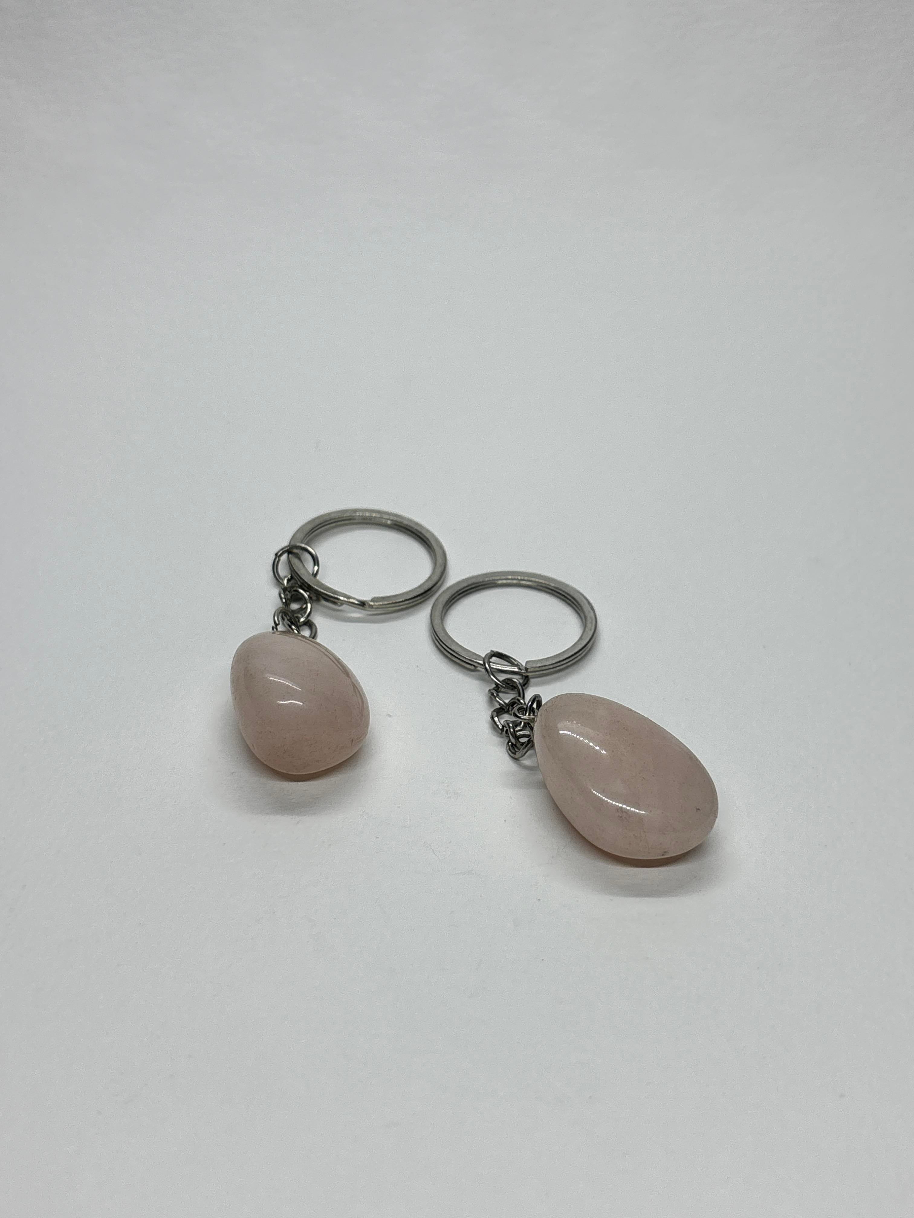 PEMBE KUVARS DOĞALTAŞ AŞK ANAHTARLIĞI CHARM