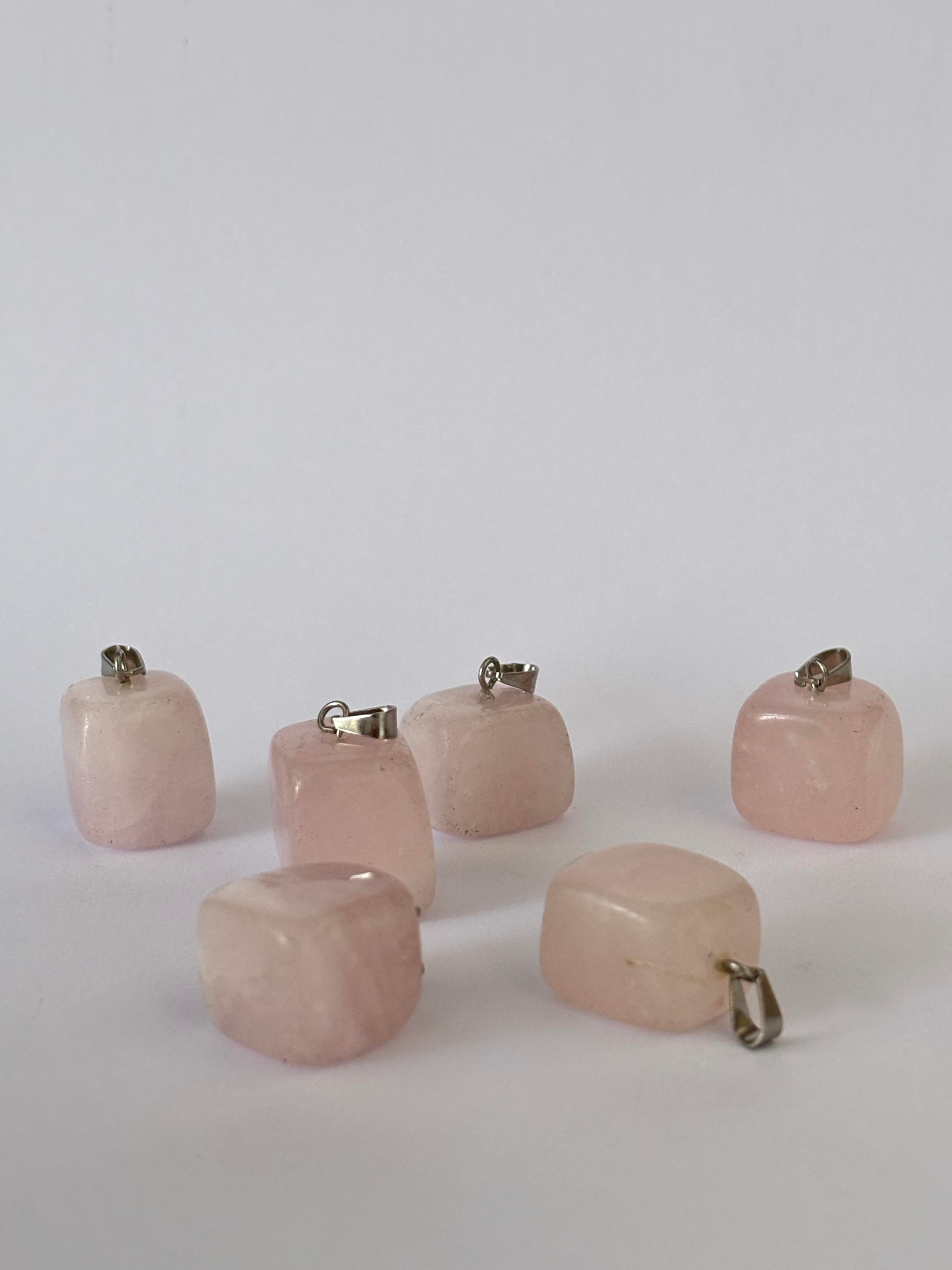 PEMBE KUVARS DOĞALTAŞ ÖZEL KÜP KESİM